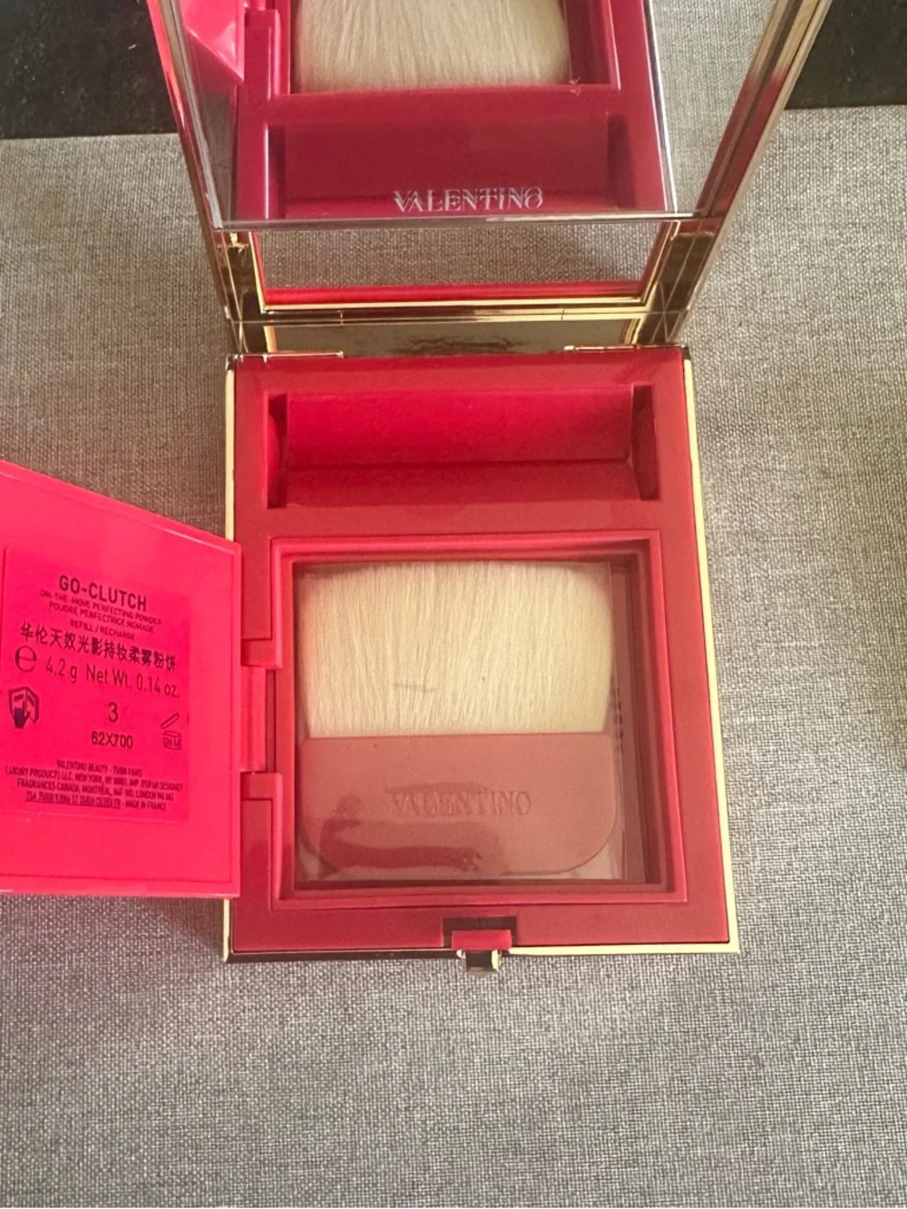 Valentino Go-Clutch Refillable Radiant Setting Powder LIGHT MEDIUM 03 - Boxed